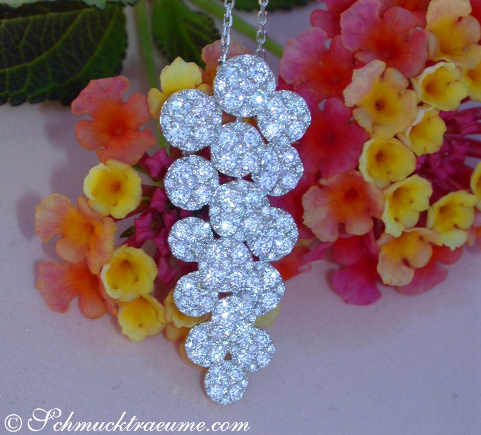 Erlesener Brillanten Anhänger im "Trauben" Design #1 Erlesener Brillanten Anhänger im "Trauben" Design #1