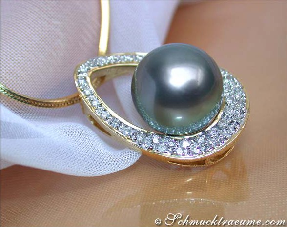 Dreamlike Tahitian Pearl Pendant with Diamonds (Mikimoto Design) #1 Dreamlike Tahitian Pearl Pendant with Diamonds (Mikimoto Design) #1