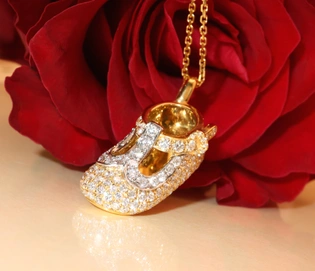 Zauberhafte Brillanten Babyschuh Halskette